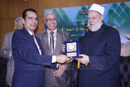 بالصور.. تكريم د. علي جمعة  في مؤتمر الجمعيات الثقافية